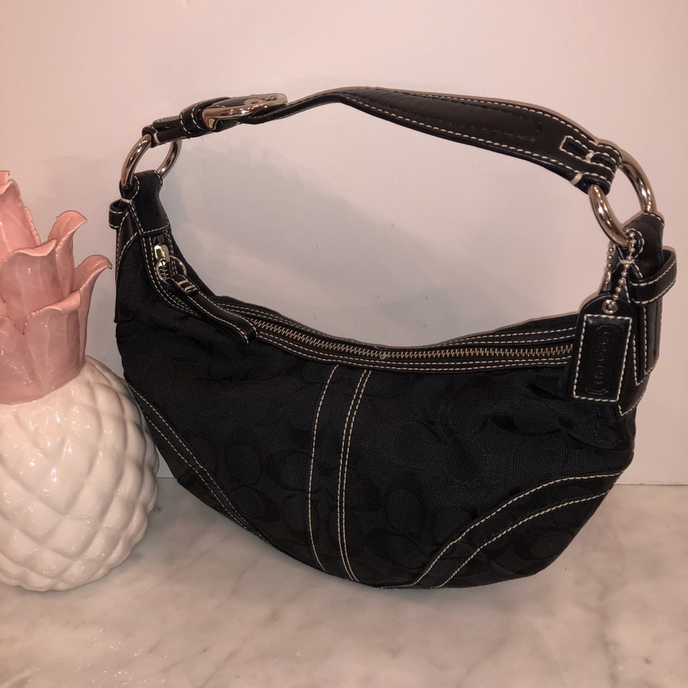 Coach black canvas signature hobo excellent cond😎